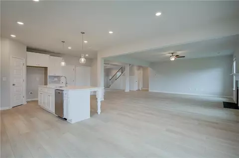 Living - 428 Hatcher Ct, Hampton, GA 30228 photo 6 of 8