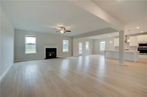 Living - 428 Hatcher Ct, Hampton, GA 30228 photo 2 of 8
