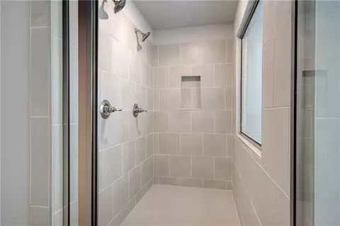Bath - 428 Hatcher Ct, Hampton, GA 30228 photo 3 of 3