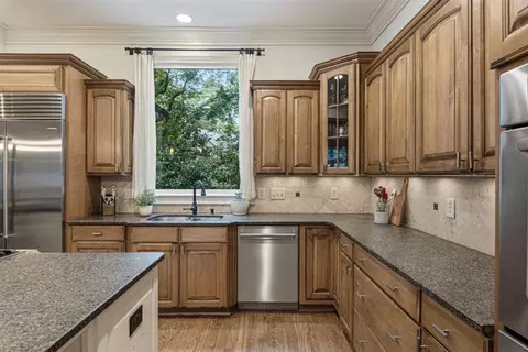 Kitchen - 335 Marshalls Cv, Milton, GA 30004 photo 5 of 8