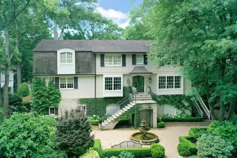 1370 Hanover West Dr, Atlanta, GA 30327