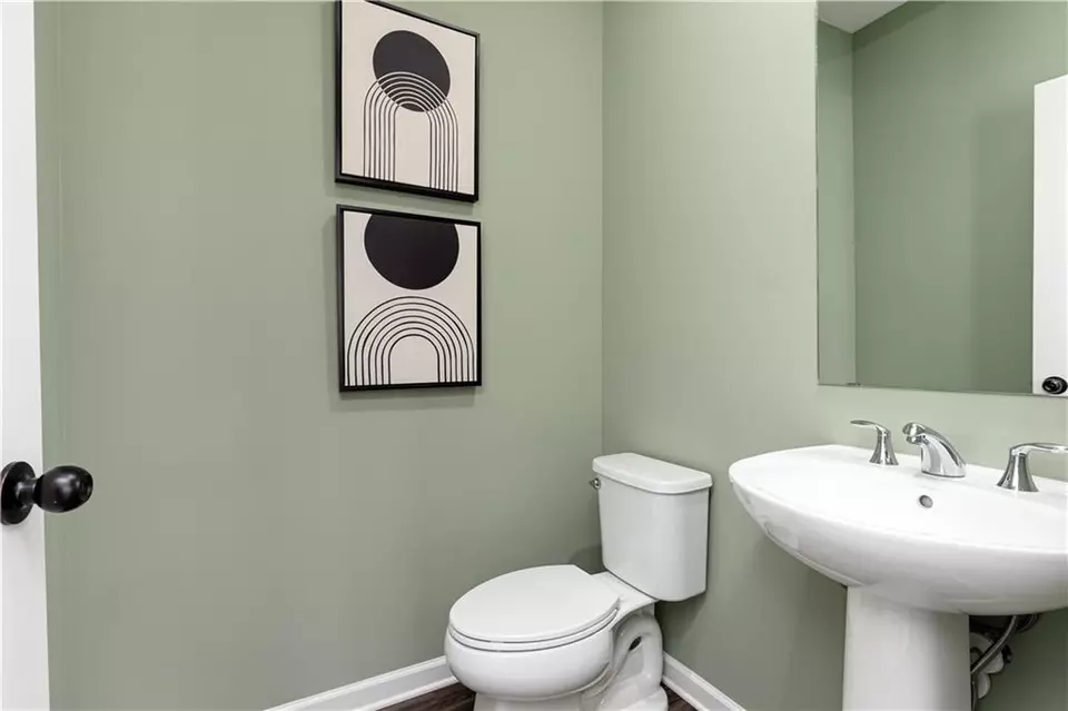Bath - 1412 Creekside Cir NW, Atlanta, GA 30318 photo 2 of 3