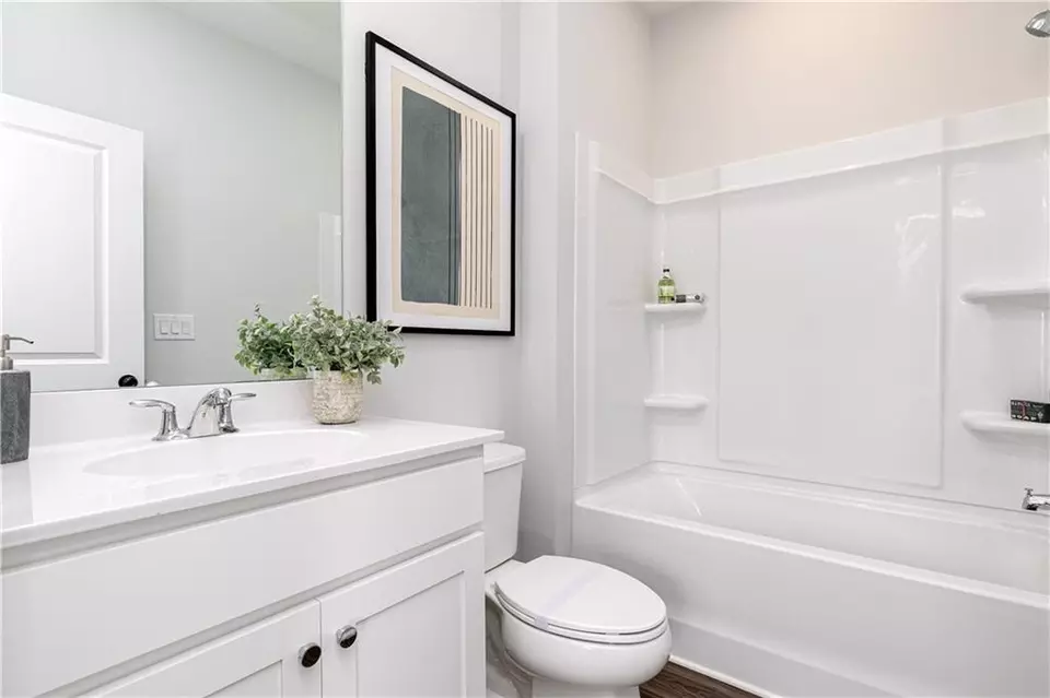 Bath - 1412 Creekside Cir NW, Atlanta, GA 30318 photo 3 of 3