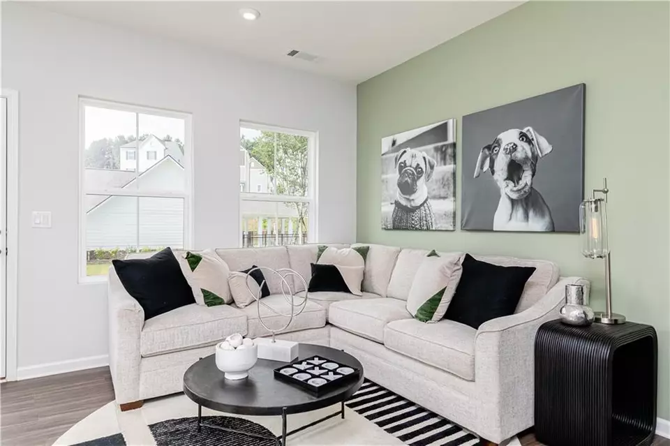 Living - 1412 Creekside Cir NW, Atlanta, GA 30318 photo 2 of 2