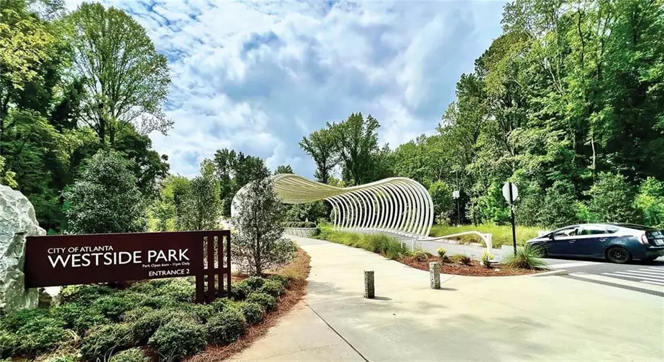 Exterior - 1412 Creekside Cir NW, Atlanta, GA 30318 photo 4 of 9