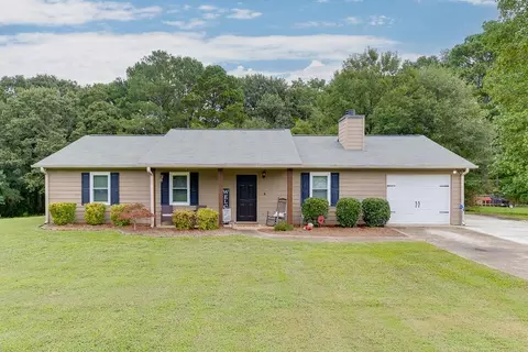 2035 Gum Creek Ln, Loganville, GA 30052