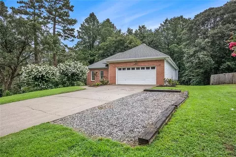 2705 Stratfield Dr, Cumming, GA 30041