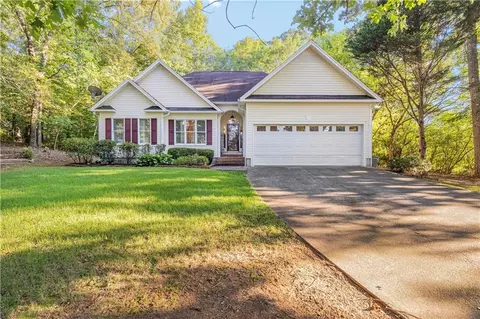 137 Hunters Trl, Calhoun, GA 30701