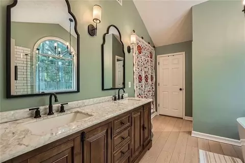 Bath - 2400 Compton Pl, Suwanee, GA 30024 photo 2 of 5