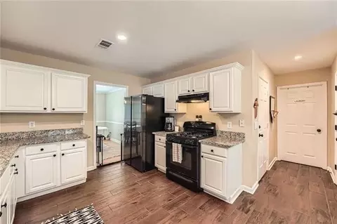 Kitchen - 2400 Compton Pl, Suwanee, GA 30024 photo 2 of 3