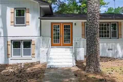 5520 Saint Lo Ln, Atlanta, GA 30349
