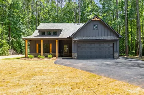 48 Paschal St, Temple, GA 30179