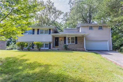 927 Magna Carta Dr NW, Atlanta, GA 30318