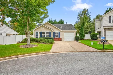 517 Oakleaf Ct, Acworth, GA 30102