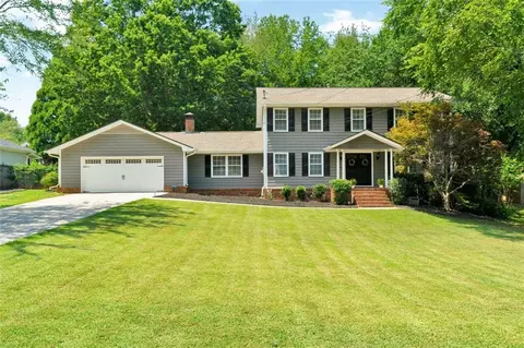 2580 Fleur De Lis Pl, Dunwoody, GA 30360