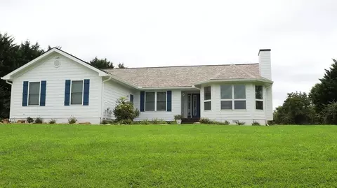220 Foothills Dr, Murrayville, GA 30564