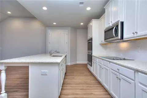 Kitchen - 87 Cooper Dr, Mansfield, GA 30055 photo 2 of 2