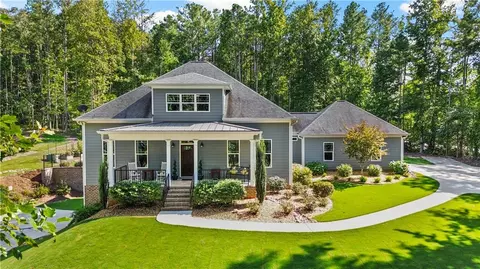 165 Garnett Point Dr, Carrollton, GA 30117