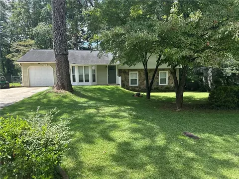 5658 Saint Thomas Dr, Lithonia, GA 30058
