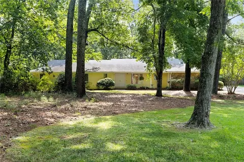 905 Hunterhill Dr, Roswell, GA 30075