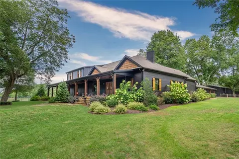 495 Double Bridges Rd, Winterville, GA 30683
