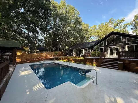 3420 Point View Cir, Gainesville, GA 30506