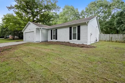 5852 Fox Run, Rex, GA 30273 photo 2