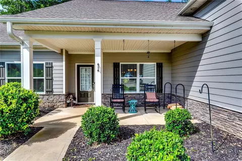 Exterior - 1412 Chapman Cir, Monroe, GA 30656 photo 2 of 10