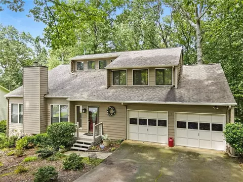 215 Overlook Ct, Roswell, GA 30076