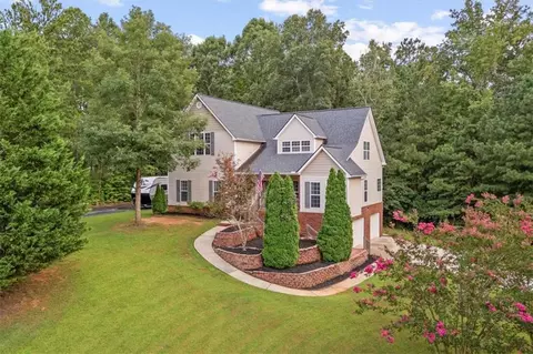 176 Oak Leaf Dr, Carrollton, GA 30116