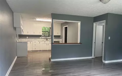 1290 White Oak Dr, Athens, GA 30606