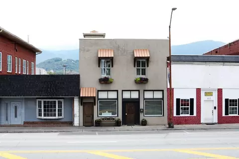 114 N 3rd Ave, Chatsworth, GA 30705