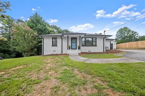 Exterior - 2110 Prather Bridge Dr, Toccoa, GA 30577 photo 3 of 23