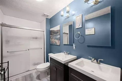 Bath - 2110 Prather Bridge Dr, Toccoa, GA 30577 photo 3 of 3