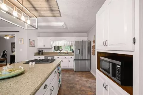 Kitchen - 2110 Prather Bridge Dr, Toccoa, GA 30577 photo 10 of 10