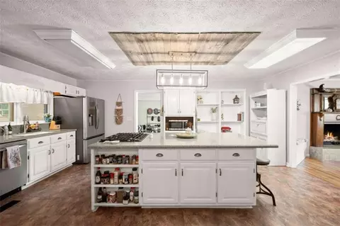 Kitchen - 2110 Prather Bridge Dr, Toccoa, GA 30577 photo 5 of 10