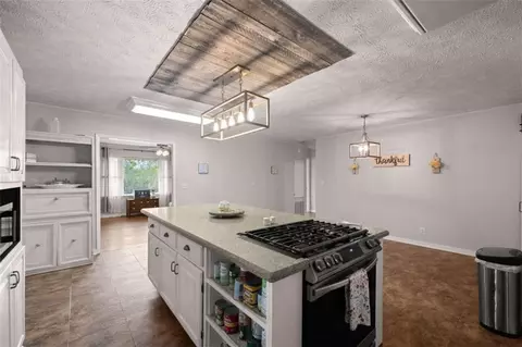 Kitchen - 2110 Prather Bridge Dr, Toccoa, GA 30577 photo 8 of 10