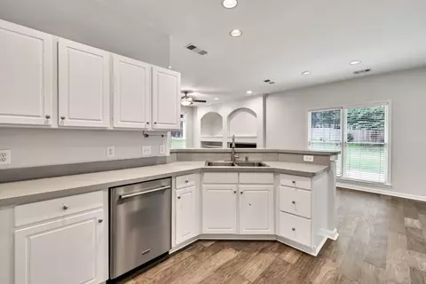 Kitchen - 6625 Eagle Pt, Suwanee, GA 30024 photo 2 of 3