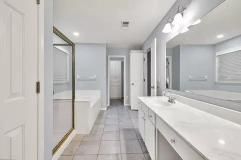 Bath - 6625 Eagle Pt, Suwanee, GA 30024 photo 6 of 6