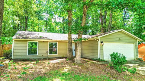 5285 Martins Crossing Rd, Stone Mountain, GA 30088