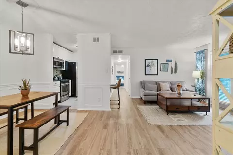 911 Tuxworth Cir, Decatur, GA 30033