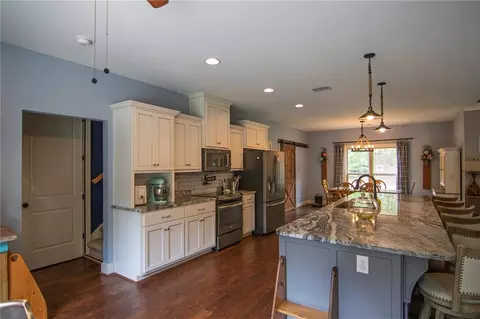 Kitchen - 299 Savior Ln, Hamilton, GA 31811 photo 7 of 10