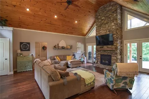 Living - 299 Savior Ln, Hamilton, GA 31811 photo 2 of 3