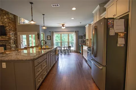 Kitchen - 299 Savior Ln, Hamilton, GA 31811 photo 4 of 10