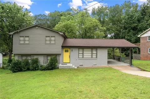 799 Pine Roc Dr, Stone Mountain, GA 30083