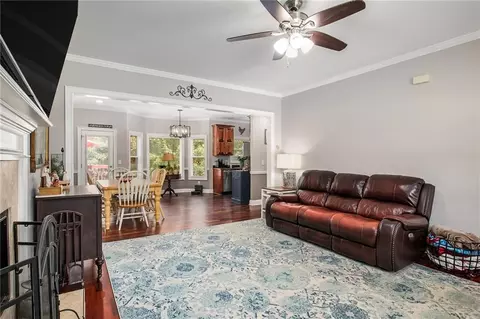 145 Manor Pl, Commerce, GA 30530 photo 5