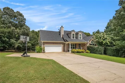 145 Manor Pl, Commerce, GA 30530 photo 2