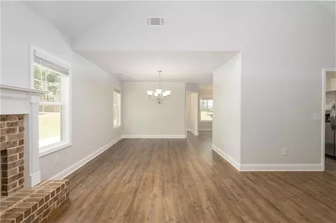 Living - 5240 Sandy Cross Rd, Carnesville, GA 30521 photo 6 of 7