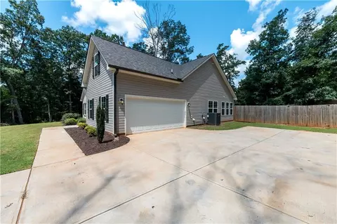 Exterior - 5240 Sandy Cross Rd, Carnesville, GA 30521 photo 2 of 2