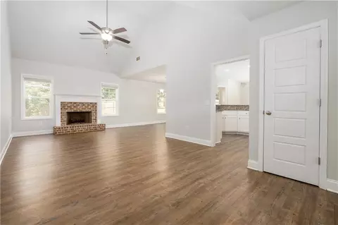 Living - 5240 Sandy Cross Rd, Carnesville, GA 30521 photo 1 of 7